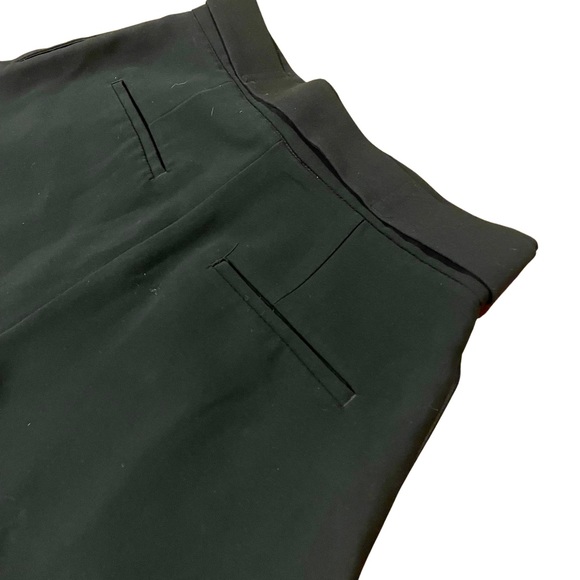 Pleated Shorts with Belt • Black • US 6 - Picture 5 of 5